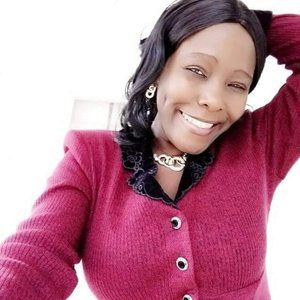 Meet your Posher, Adeze